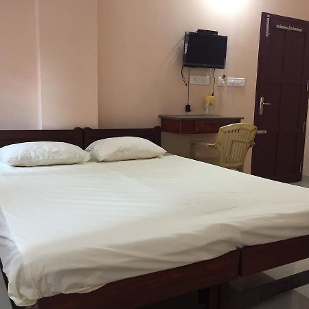 Mega Tourist Home Palarivattom Kochi Ngoại thất bức ảnh