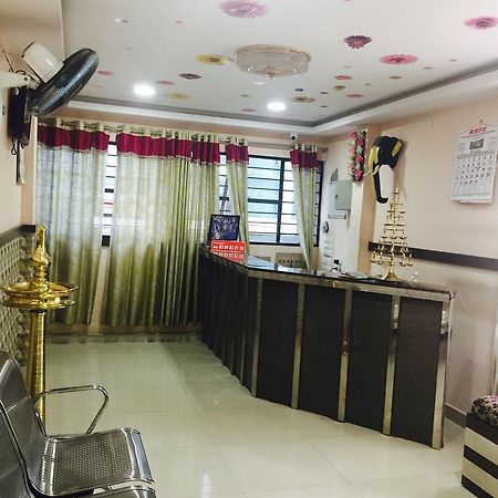 Mega Tourist Home Palarivattom Kochi Ngoại thất bức ảnh