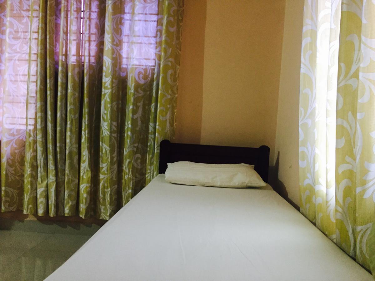 Mega Tourist Home Palarivattom Kochi Ngoại thất bức ảnh